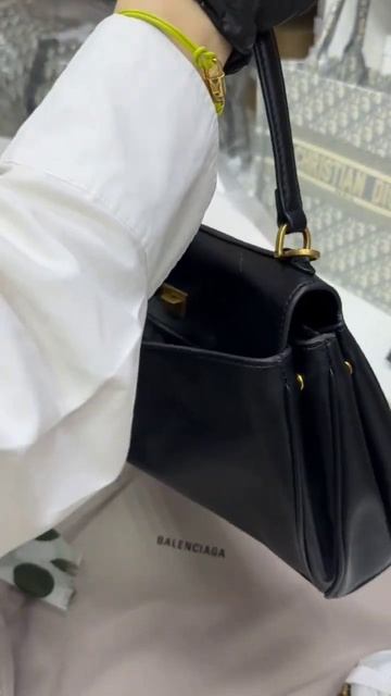 женская сумка #сумки #bag #shortvideo #шотс #shots #купитьсумку #сумкаизкожи смотреть онлайн