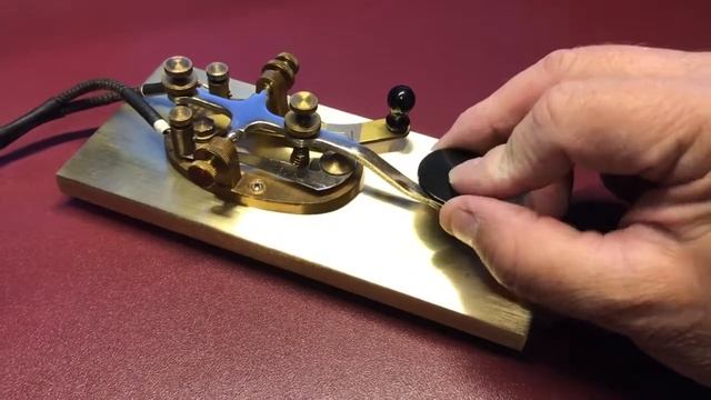 E. F. Johnson Telegraph Straight Key смотреть онлайн