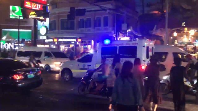 8. helmikuuta 2019 AMBULANCE AND TRAFFIC SAI KOR RD,PATONG BEACH,PHUKET смотреть онлайн