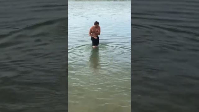как заходить в ластах в воду смотреть онлайн