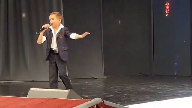 Артём Егоров - Она милого узнает по походке✅ смотреть онлайн