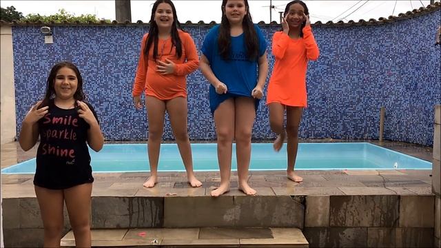 DESAFIO DA PISCINA - Com Amigas Youtubers смотреть онлайн