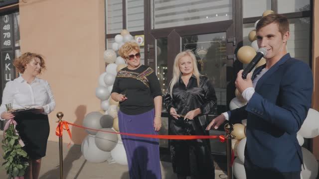 Открытие  слона красоты 