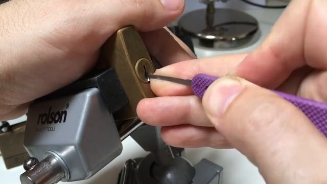 (075) Vintage Master Lock 2250 Single Pin Picked смотреть онлайн