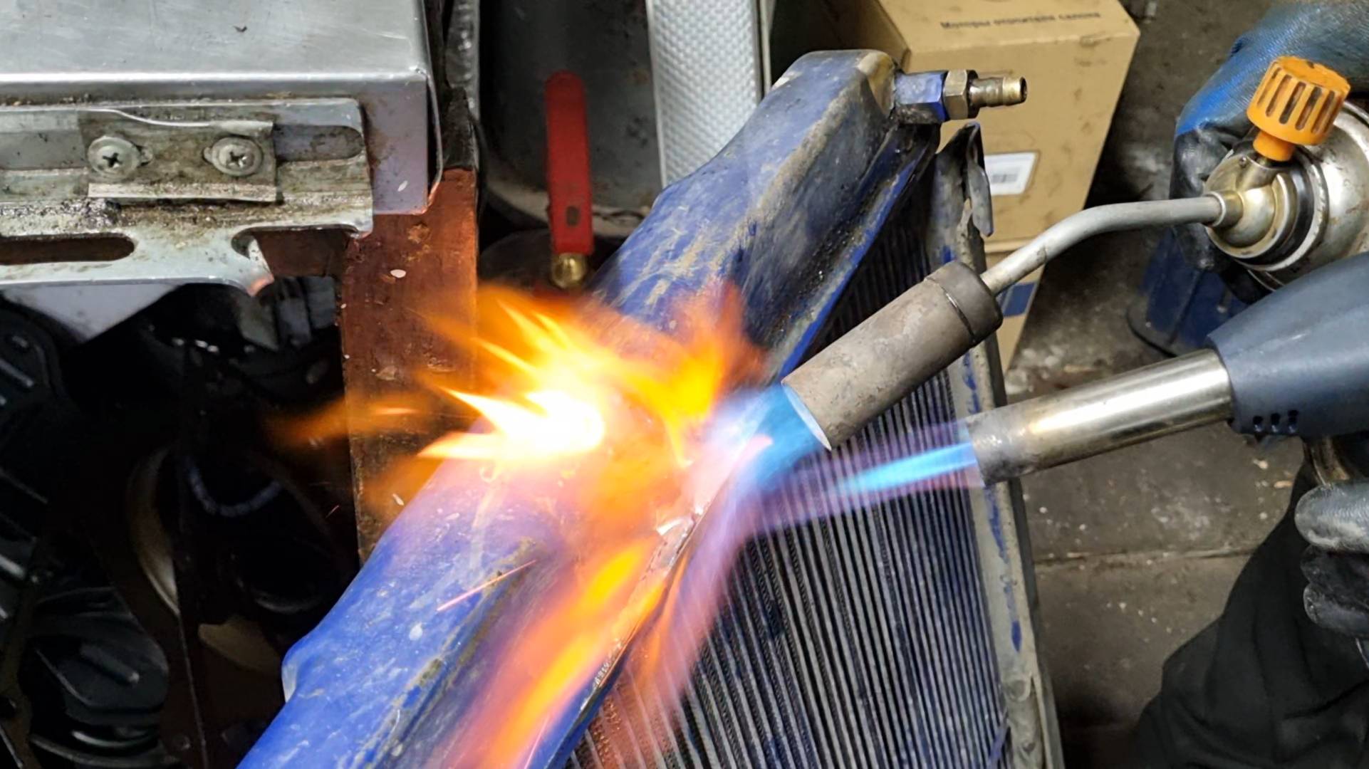 Пайка Оренбургского медного радиатора УАЗ Патриот. смотреть онлайн