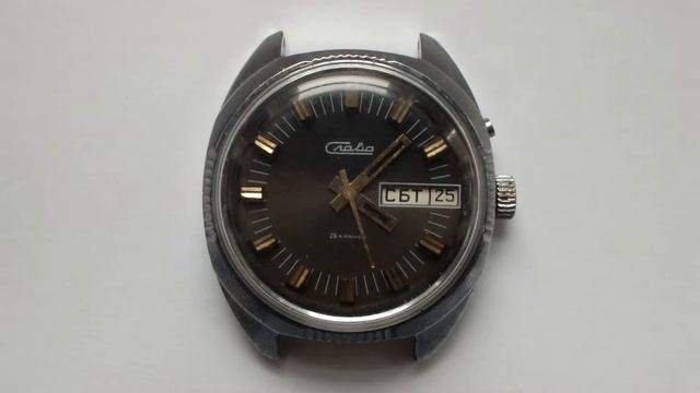 Slava (Слава) 26 Jewels USSR Mechanical Watch.