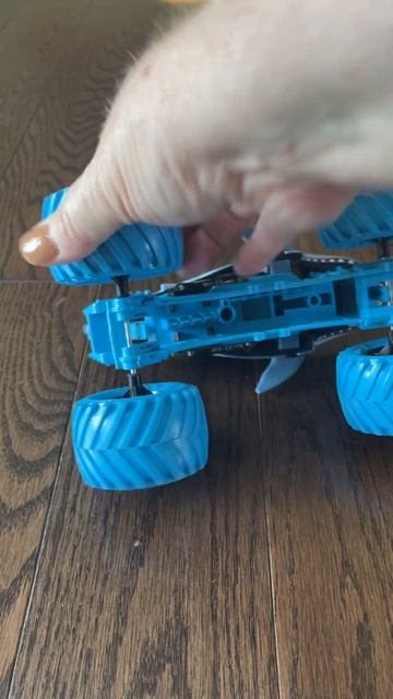 Megladon Monster Truck 1:24 scale смотреть онлайн