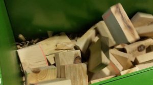 Измельчение деревянных брусков / одновальный шредер мод. ОШВ 900 / видеоработа