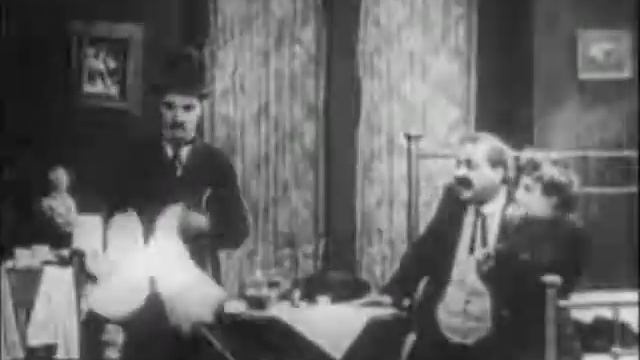 1914 Застигнутый дождём Caught in the Rain смотреть онлайн