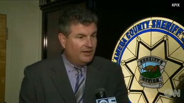 Police find alligator guarding pot смотреть онлайн