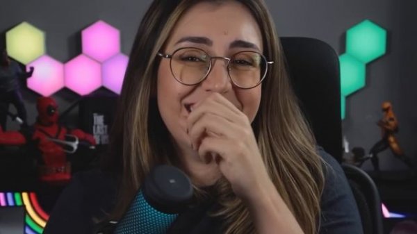 PAOLLA OLIVEIRA BEIJANDO NANDA COSTA