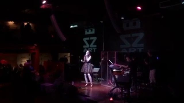 Isa Koper - Chandelier ( cover Sia ) à Bizz'Art смотреть онлайн