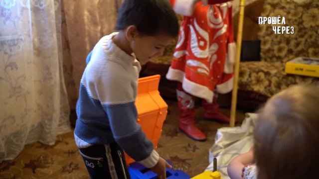 НОВОГОДНЕЕ ЧУДО ДЛЯ ДЕТОК . ОНИ ТАК ЖДАЛИ ПОДАРКИ. С НОВЫМ ГОДОМ !!! смотреть онлайн