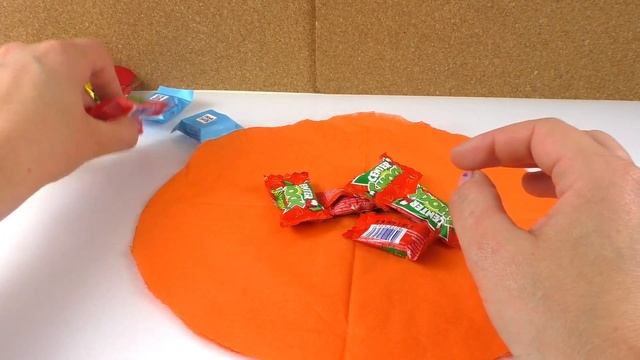 DIY Halloween Geschenk Tüten | Mini Kürbise selber machen | Super einfache Party Idee | Fun смотреть онлайн
