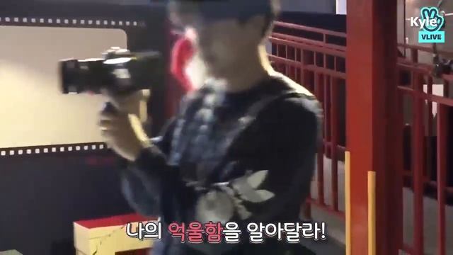 BTS делают новогоднюю открытку