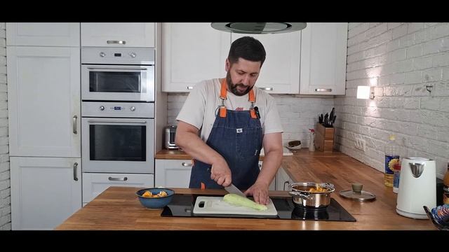 Лисички тушеные с кабачками. Простой и быстрый рецепт вкуснейшего блюда. смотреть онлайн