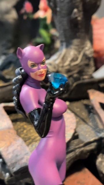 Closeups of Iron Studios Art Scale Classic Catwoman! #batman #catwoman #dccomics #toys #collection смотреть онлайн