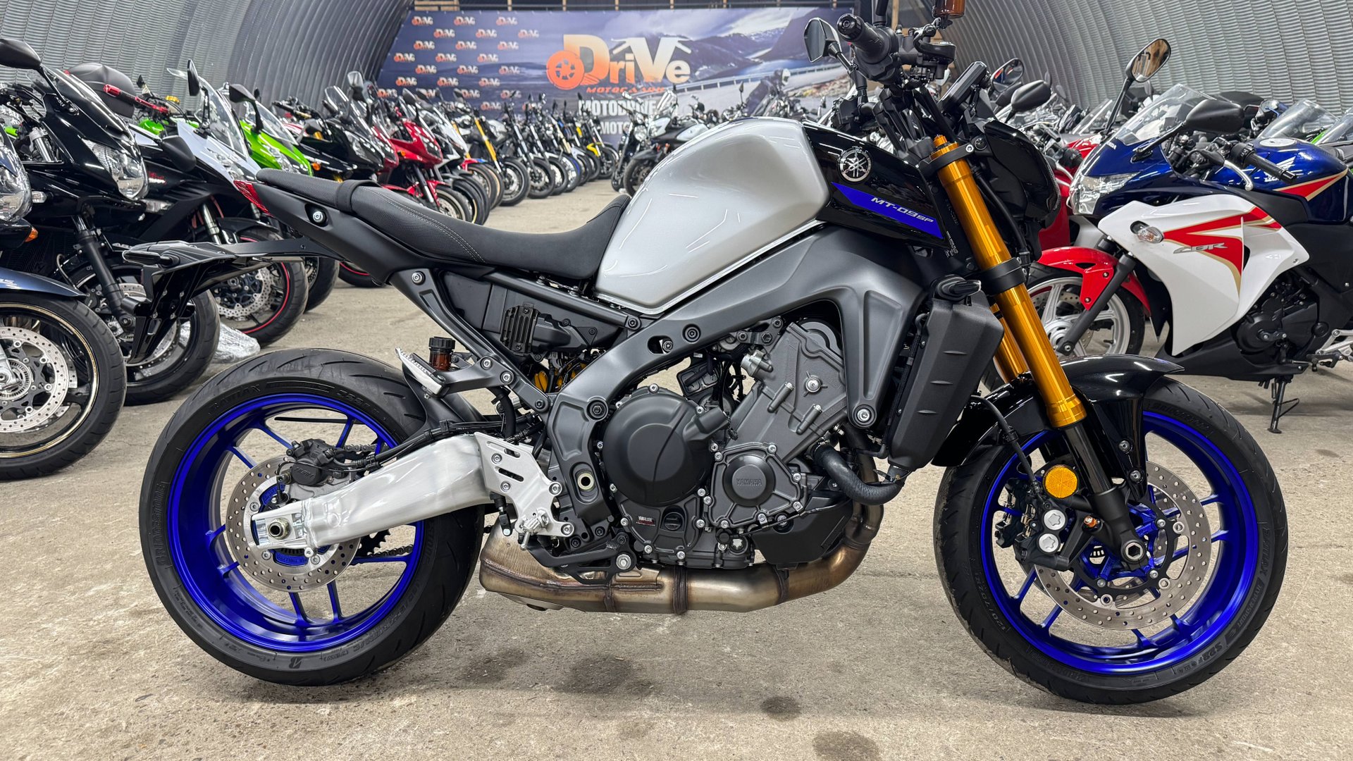 Обзор Yamaha MT-09 SP |В НАЛИЧИИ| смотреть онлайн