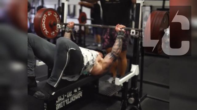 The World's Best Powerlifter Tries Weighted Dips! смотреть онлайн