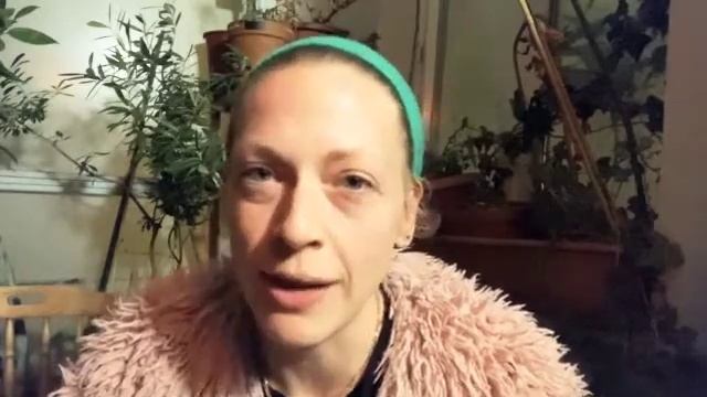 Beáta Gerendás: Zombies in der U-Bahn смотреть онлайн