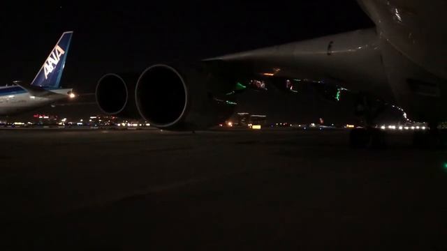 Airbus A380 Trent 900 Startup (Close up view) at LAX смотреть онлайн