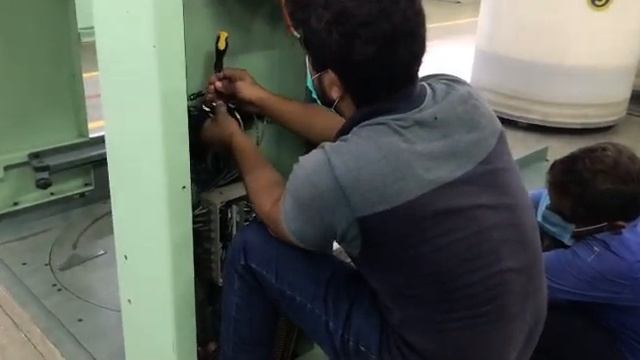 Installing/Replacing solenoid valve kit in Rieter C-70 CBA coiler by Eng Hafiz Mirza Zeeshan Ahmad смотреть онлайн