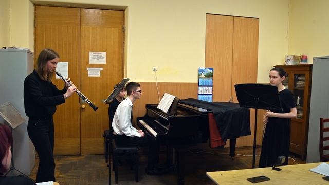 Иван Рыбак. Трио C-dur для флейты и гобоя и фортепиано смотреть онлайн