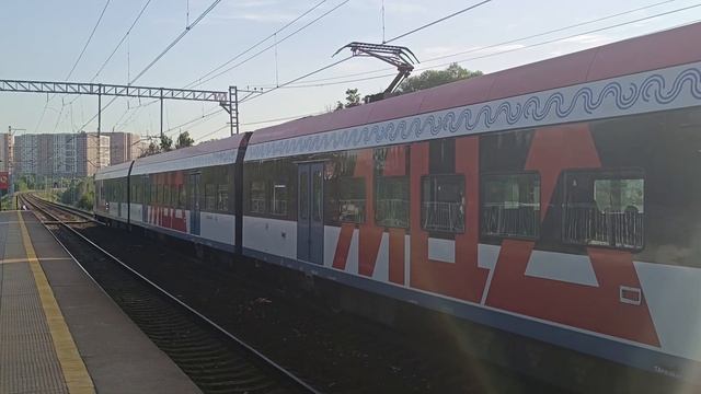 Электропоезд ЭГ2ТВ-026 "Иволга 1.5" с сообщением "Нахабино-Подольск" на станции Битца (D2) смотреть онлайн