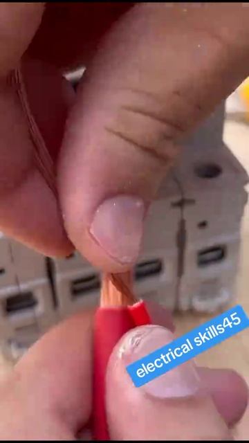 Как подключить два провода разного сечения в один автомат смотреть онлайн