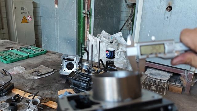 Увеличение объема двигателя 172FMM (175FMM) - установка поршня 77 мм от 177MM на мотоцикле Roliz 00 смотреть онлайн