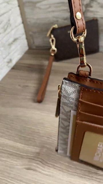 Обзор 32F1GJ6P1B Ключница Кошелек Визитница Michael Kors Small Logo Coin Wristlet Распаковка смотреть онлайн