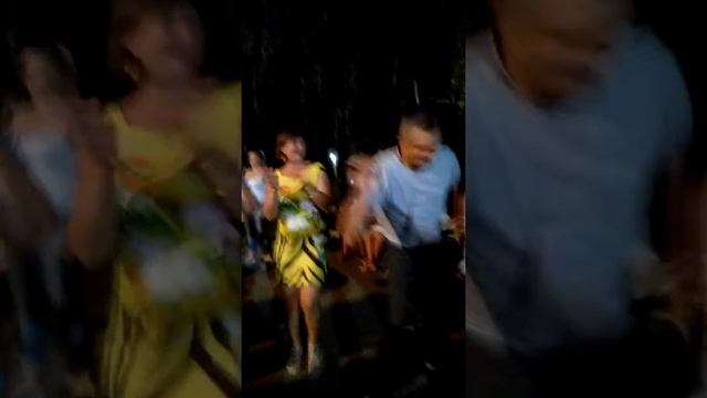 Выдвиженец отмечает День Независимости смотреть онлайн