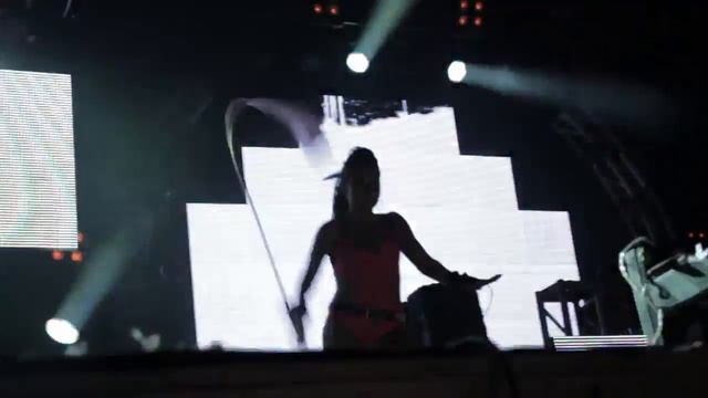 Glow Girl Kira ribbon dancing at Dayglow DC with Alesso смотреть онлайн