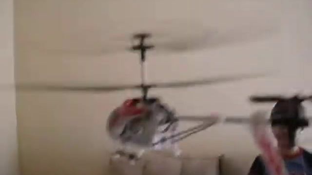 LUIS GABRIEL PILOTANDO UM HELICÓPTERO SYMA S032 смотреть онлайн