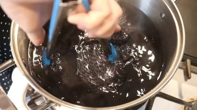Dyepot Weekly #244 - Dip Dyeing Sock Yarn in Black Acid Dye; Bare vs Marled Yarn смотреть онлайн
