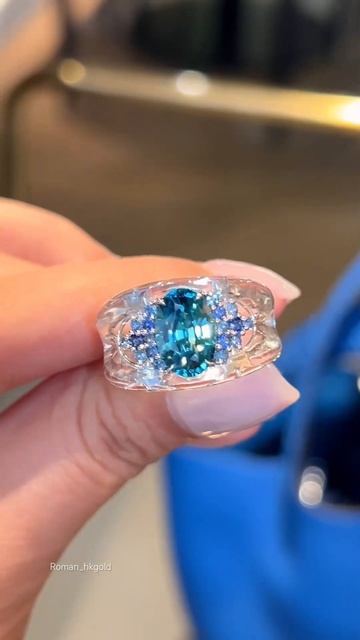 Кольцо золото Au750, Главный камень натуральный гиацинт 3,43ct. Сапфиры, горный хрусталь #ring смотреть онлайн