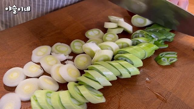 [배추된장국] 매일먹어도 질리지 않는 배추국 맛있게 끓이는 방법~! смотреть онлайн