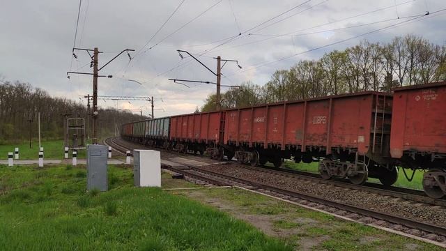 ВЛ80к-388 з вантажним поїздом смотреть онлайн