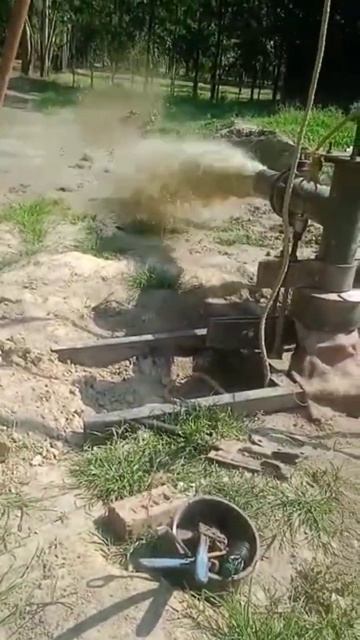 After boring tube well, cleaning is being done with compressor ✌🏻|| #boring #short #shorts смотреть онлайн