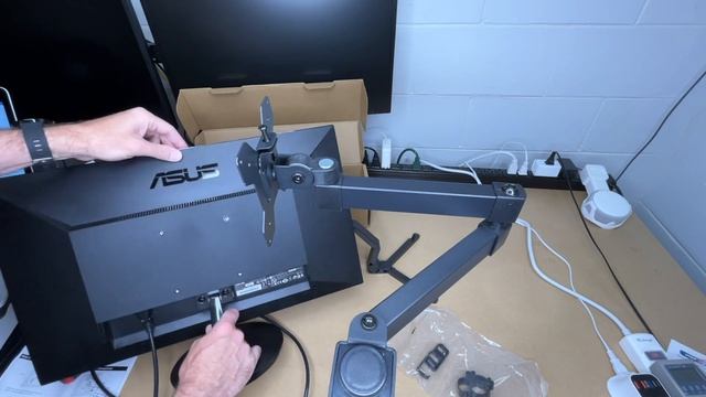 Bracwiser Clamp-on Monitor Arm Mount смотреть онлайн