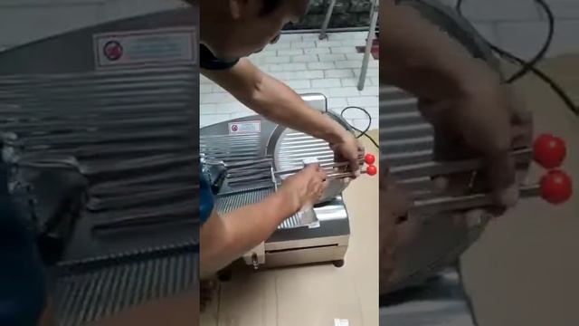 MEAT SLICER AUTOMATIC FOMAC TYPE MSC HS12A смотреть онлайн