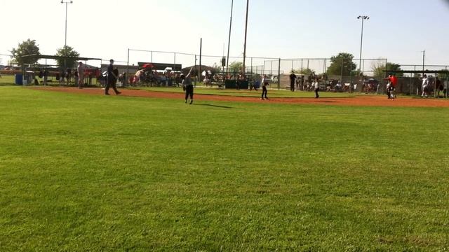 Cale Linderbaum chases runner back to 3rd смотреть онлайн