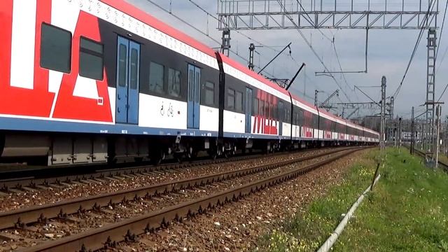 Электропоезд ЭГ2Тв-004 «Иволга» и приветливый машинист смотреть онлайн
