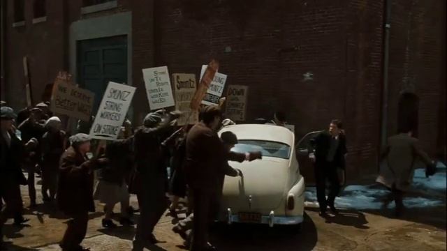 Striking - Alan Silvestri (MouseHunt soundtrack with corresponding footage) смотреть онлайн