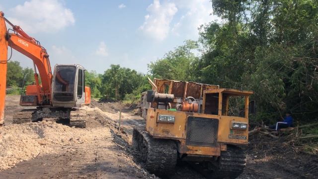 Hitachi zx110 โยนดินเปียกขึ้นดรั้มเปอร์ ทอยดินทำโคกหนองนา ราชบุรี смотреть онлайн