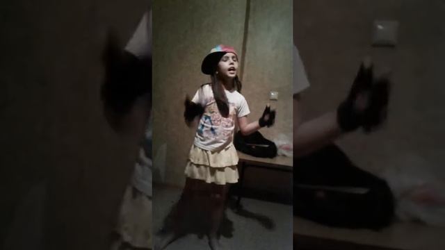 Если ты меня не любишь то я тоже нет скажы спасибо что не дали тебе  8 лет