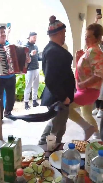 7 40 он приехал в стиле 90 х #Shorts смотреть онлайн