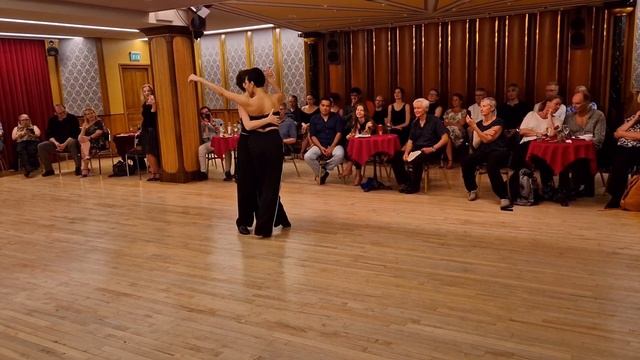 Maria Filali and Sigrid van Tilbeurgh dancing to the music Parece Mentira, at Chicago 20230908 смотреть онлайн