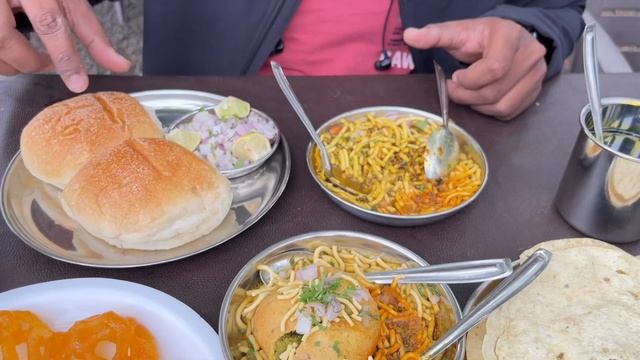 Sai Suandar Garden Misal in Nashik | Nashik Misal смотреть онлайн