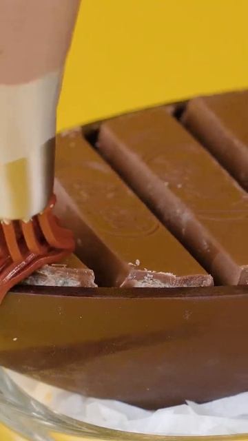 Perfect Chocolate KITKAT Idea #Yumupcakes смотреть онлайн
